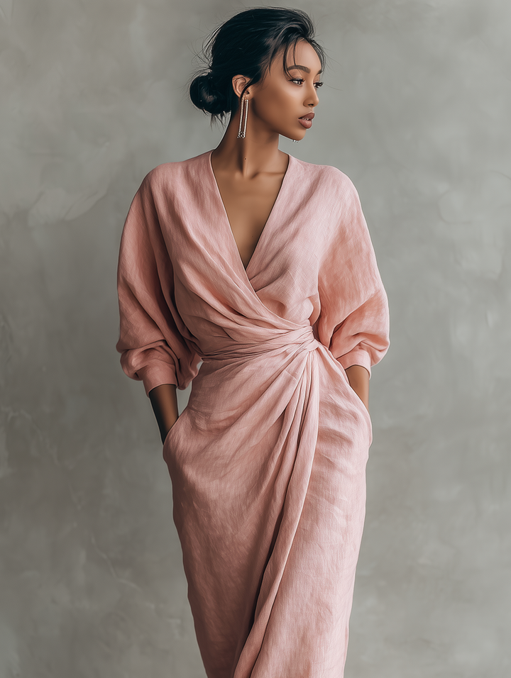 Abito Maxi Minimalista Rosa con Scollo a V in Tessuto Leggero da Donna