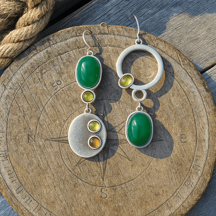 Orecchini con gocce e design asimmetrico