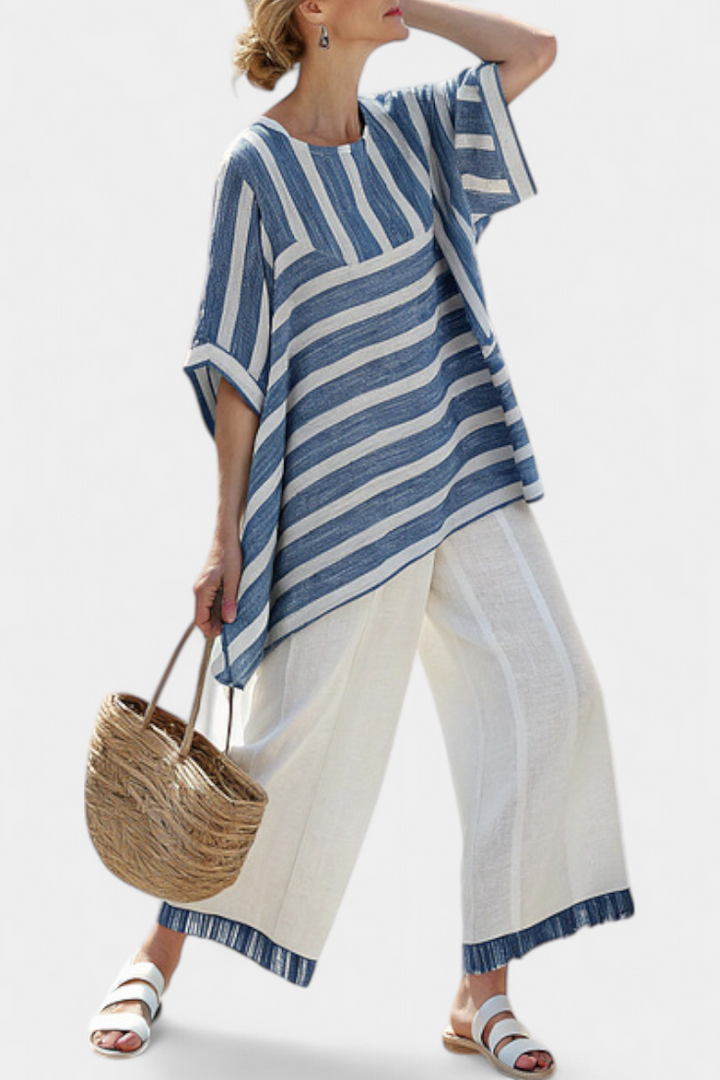 Ornella – top blu sofisticato a righe e pantaloni con dettagli al fondo