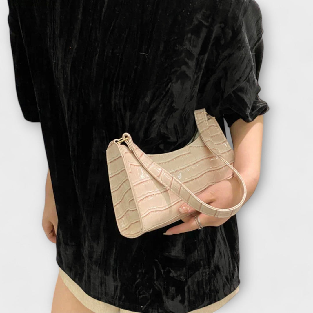 Oona Borsa