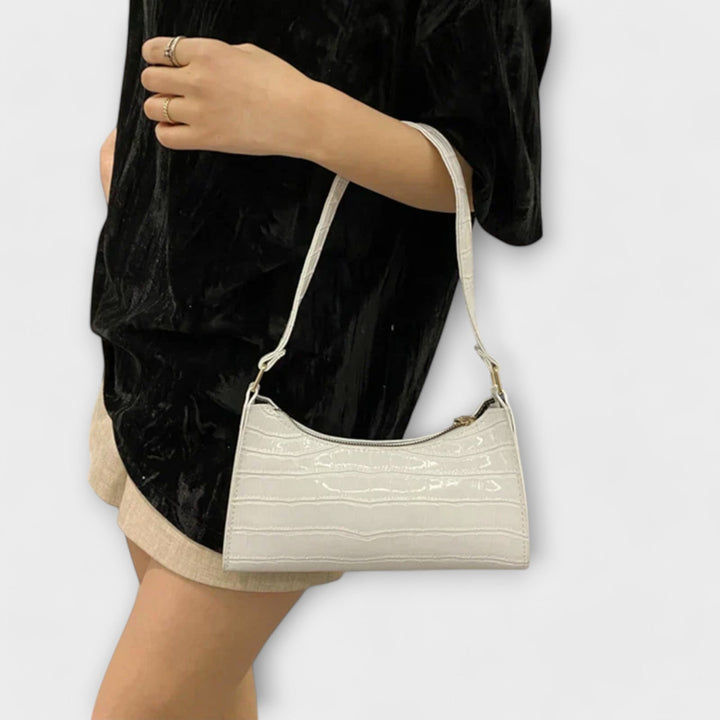Oona Borsa