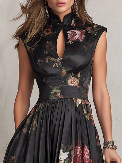 Violetta - Vestito midi nero in raso plissé con motivo floreale e colletto con foro a forma di chiave